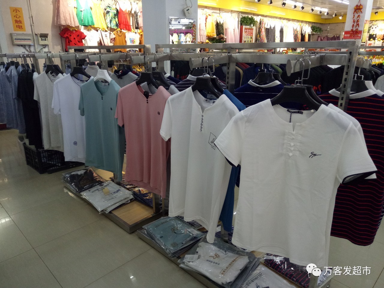 萬客發服裝區 一降到底，賠錢大甩賣！